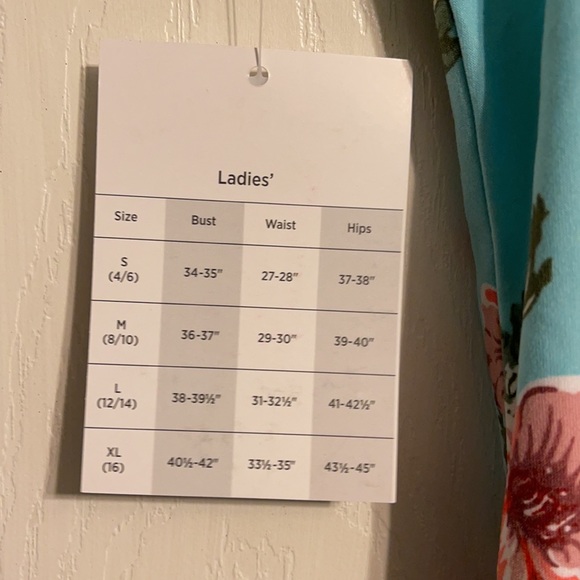 Women’s Green and Coral flowery blouse - Picture 6 of 6